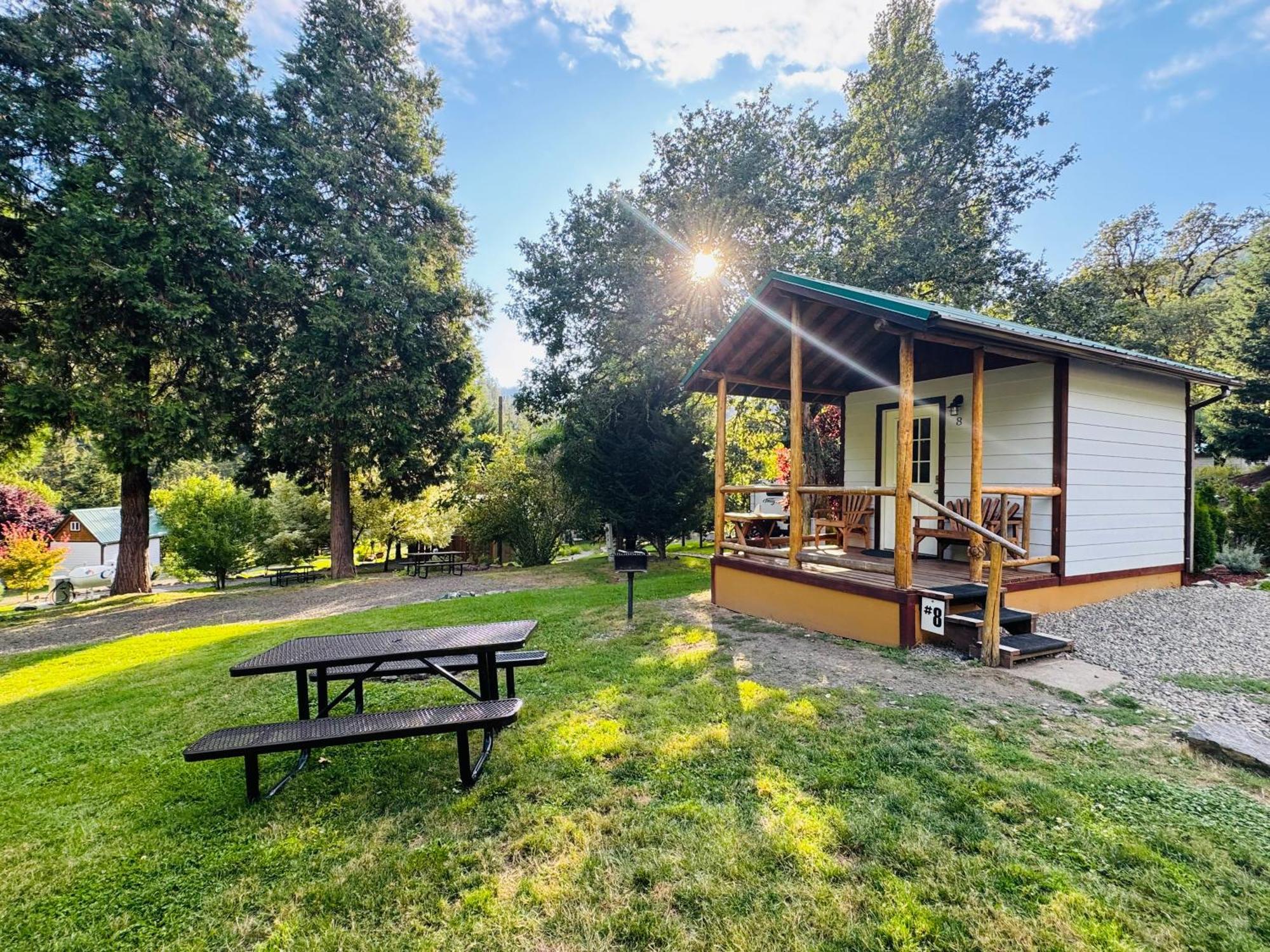 Umpqua'S Last Resort - Wilderness Cabins, Rv Park & Glamping Idleyld Park Exterior foto