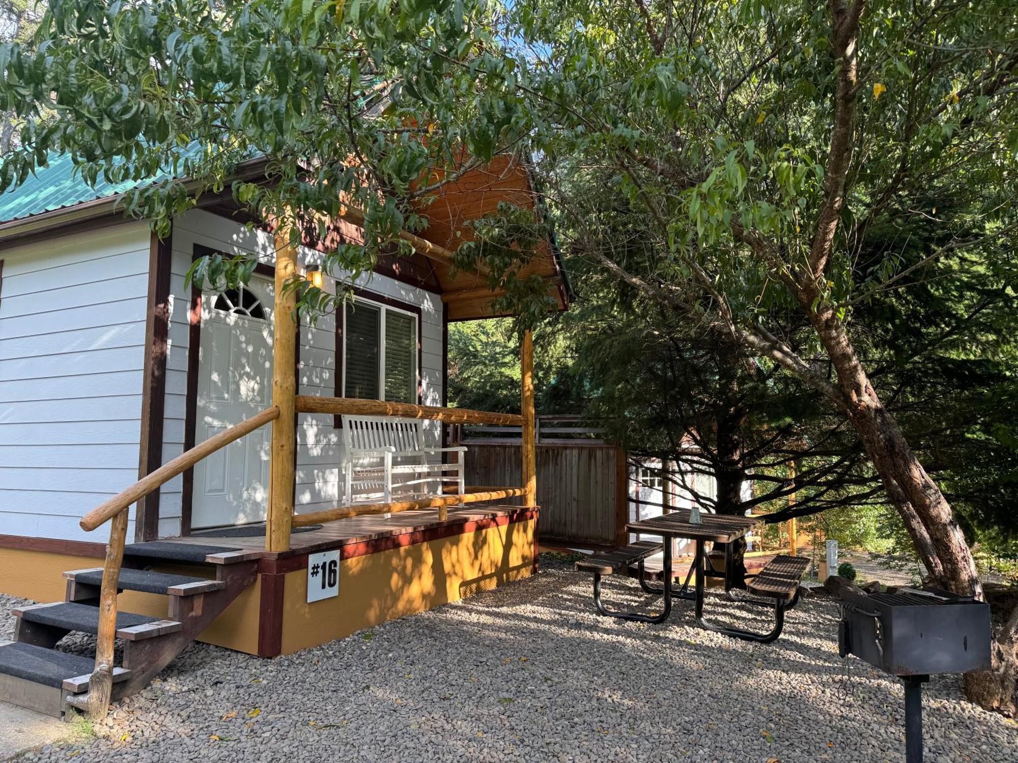 Umpqua'S Last Resort - Wilderness Cabins, Rv Park & Glamping Idleyld Park Exterior foto