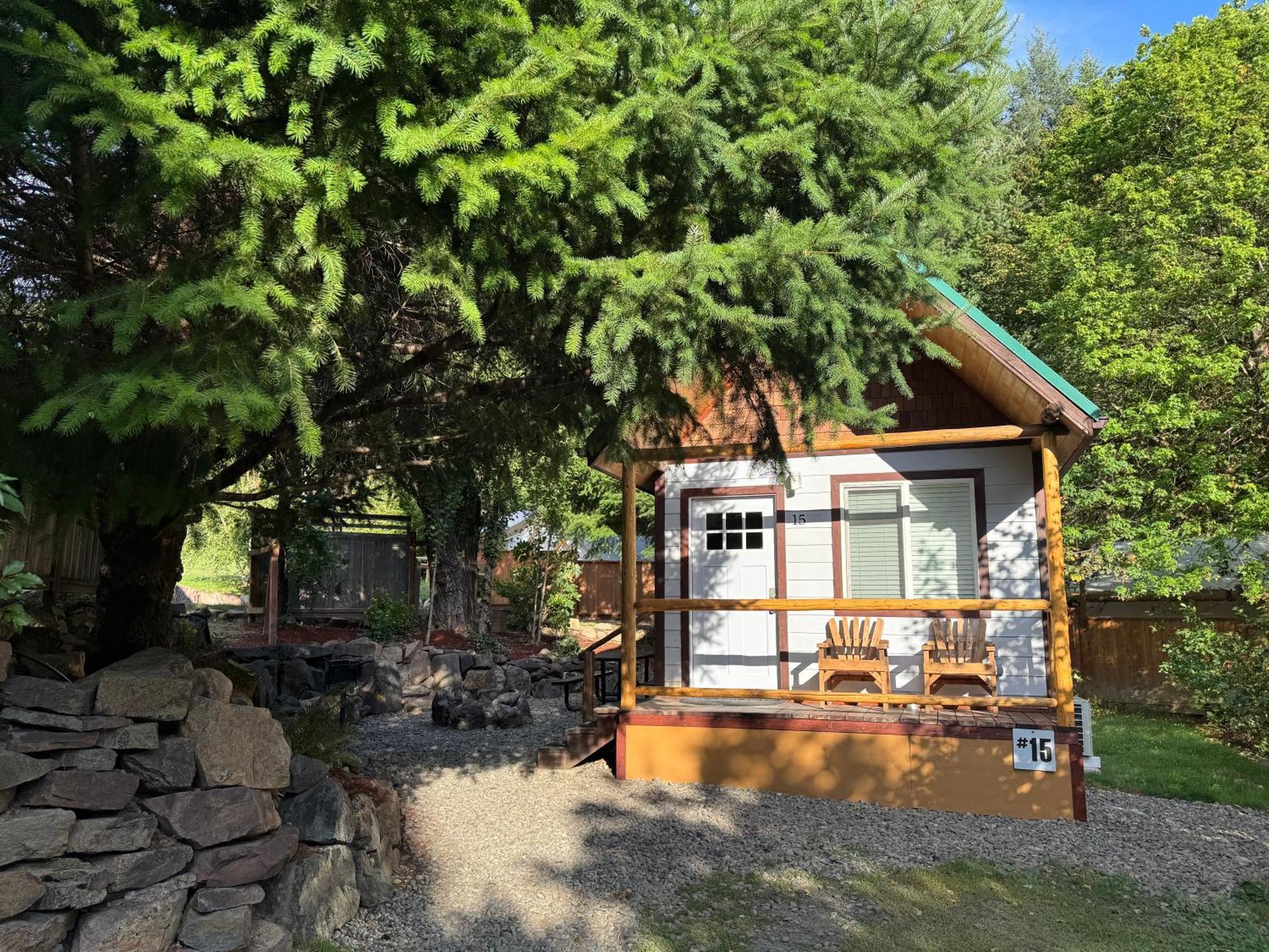 Umpqua'S Last Resort - Wilderness Cabins, Rv Park & Glamping Idleyld Park Exterior foto